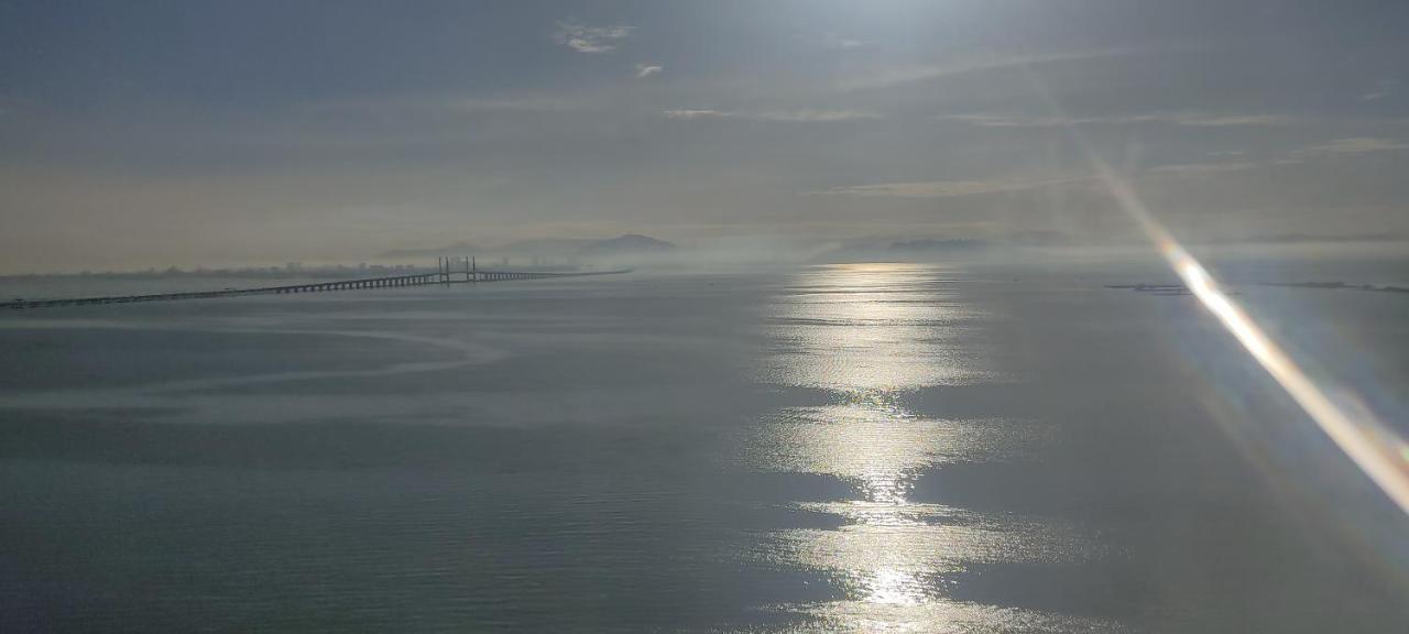 Infinite Seaview With Penang Bridge Suite With Sunrise Up To 11 Person บายันเลอปาส ภายนอก รูปภาพ