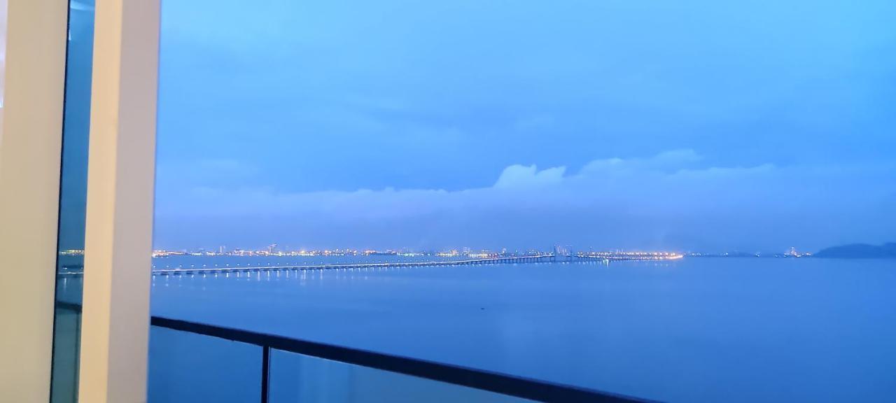 Infinite Seaview With Penang Bridge Suite With Sunrise Up To 11 Person บายันเลอปาส ภายนอก รูปภาพ