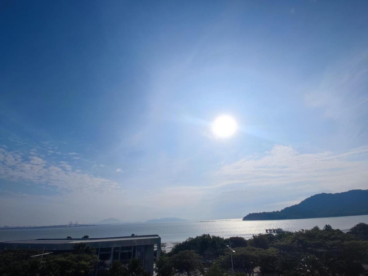 Infinite Seaview With Penang Bridge Suite With Sunrise Up To 11 Person บายันเลอปาส ภายนอก รูปภาพ